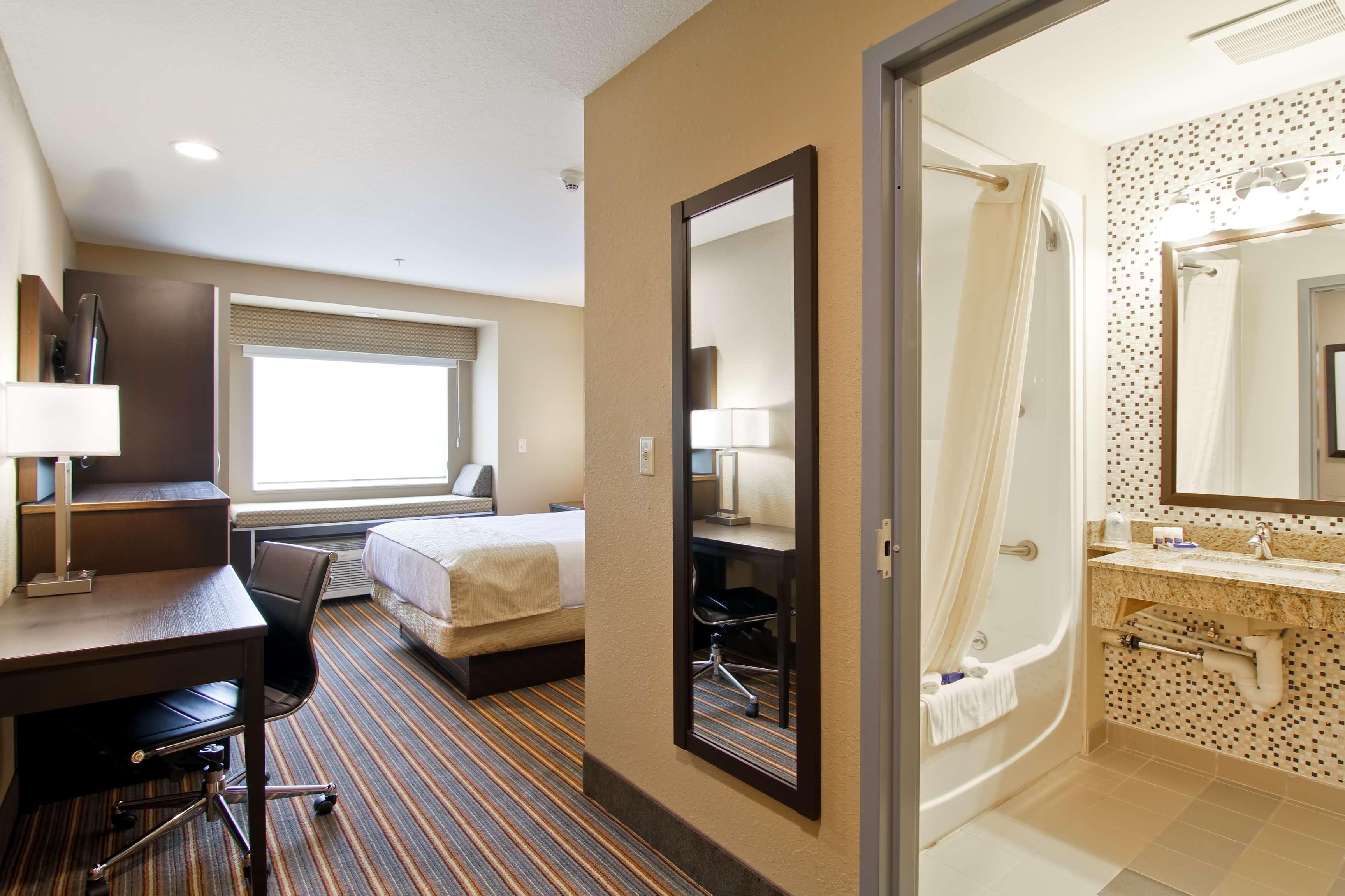 Best Western Plus Woodstock Inn & Suites Екстер'єр фото