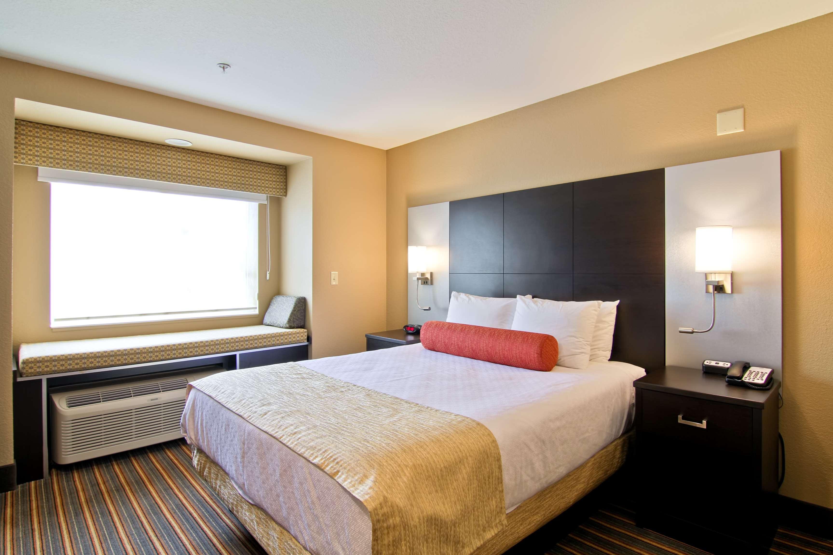 Best Western Plus Woodstock Inn & Suites Екстер'єр фото