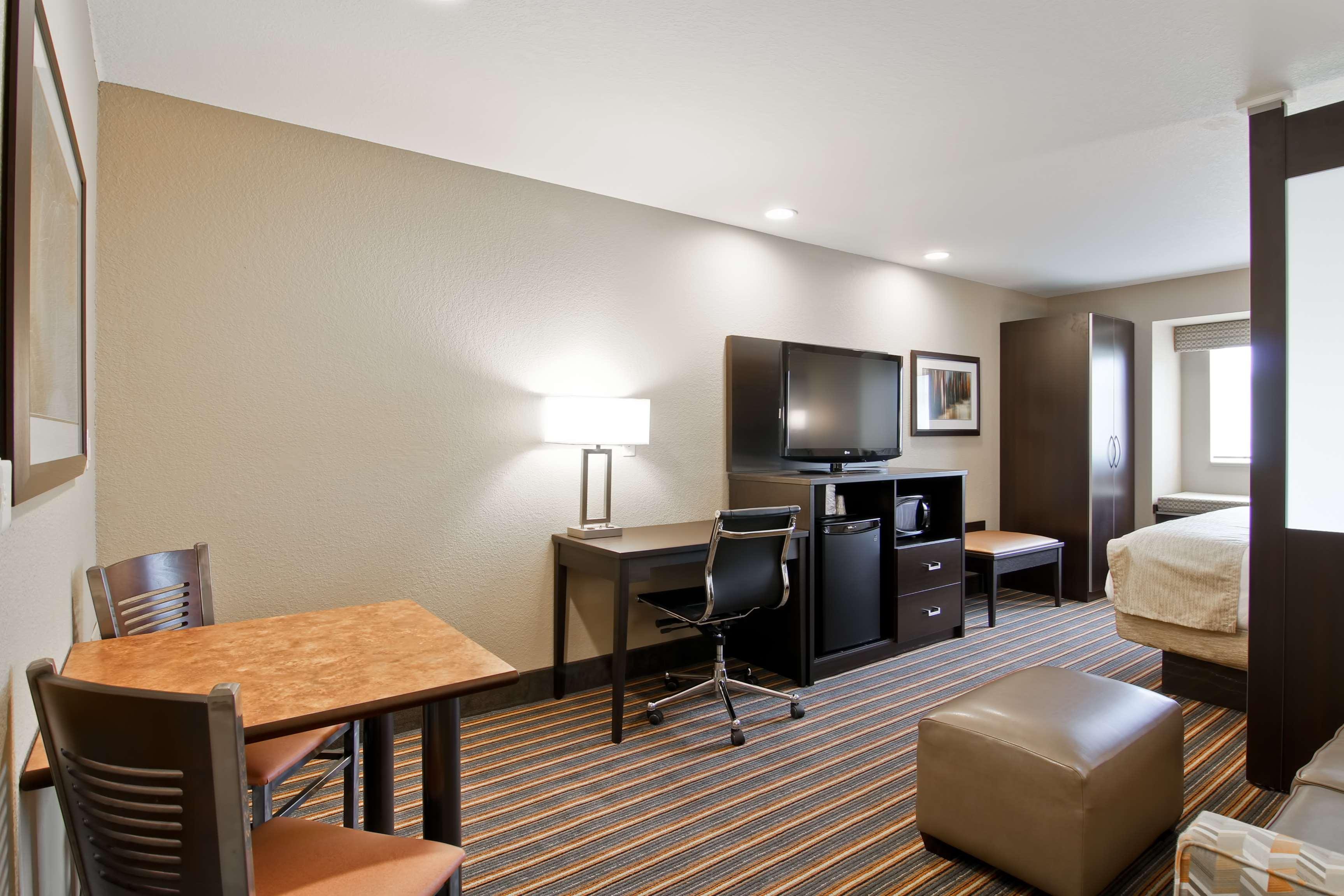 Best Western Plus Woodstock Inn & Suites Екстер'єр фото