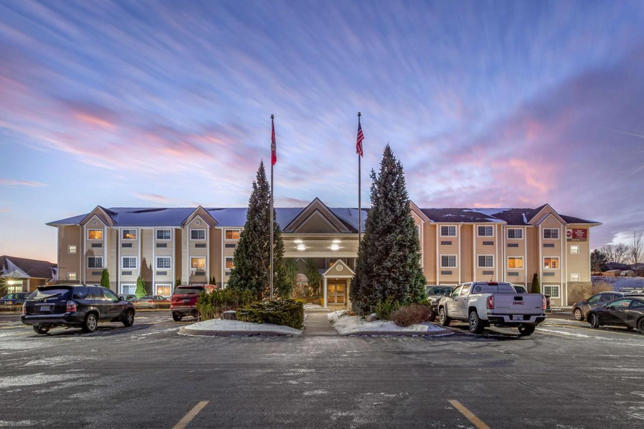 Best Western Plus Woodstock Inn & Suites Екстер'єр фото