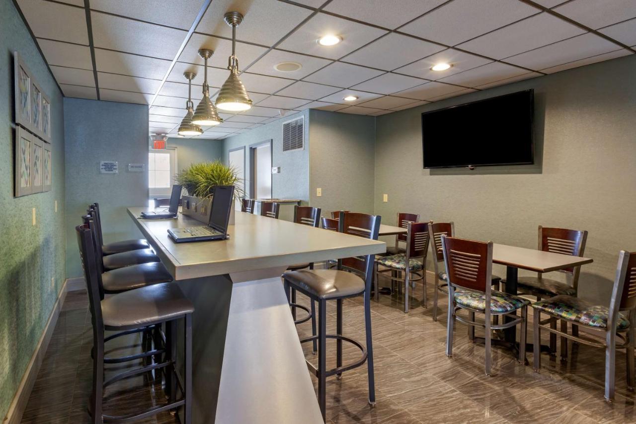 Best Western Plus Woodstock Inn & Suites Екстер'єр фото