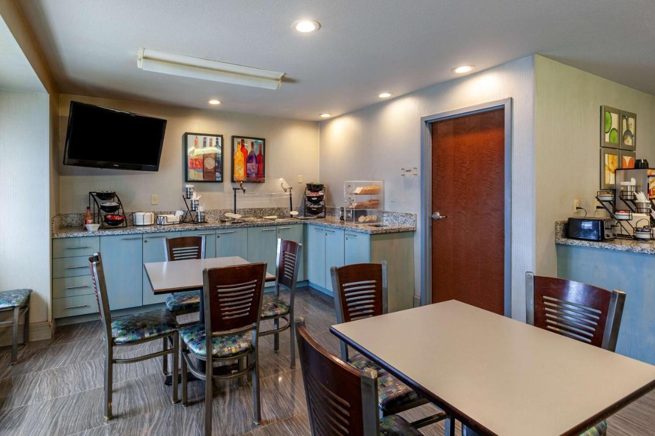 Best Western Plus Woodstock Inn & Suites Екстер'єр фото