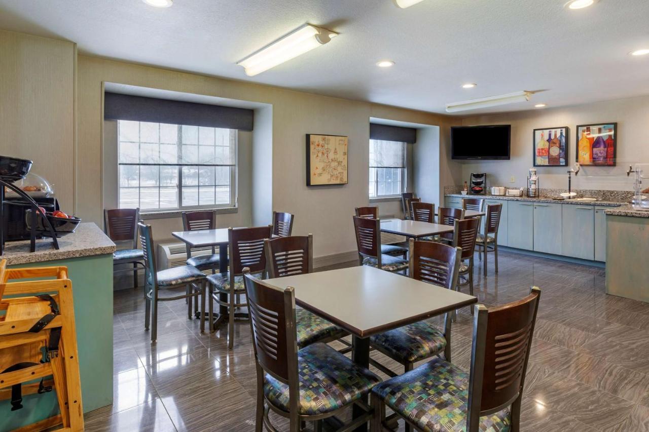 Best Western Plus Woodstock Inn & Suites Екстер'єр фото