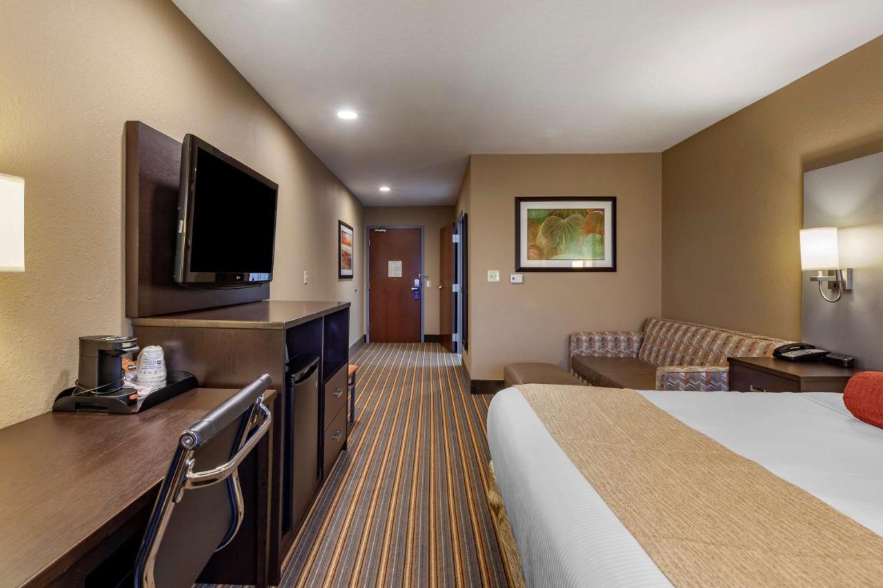 Best Western Plus Woodstock Inn & Suites Екстер'єр фото