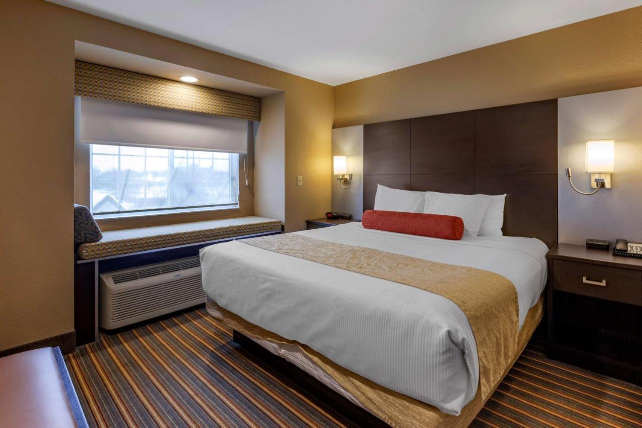 Best Western Plus Woodstock Inn & Suites Екстер'єр фото