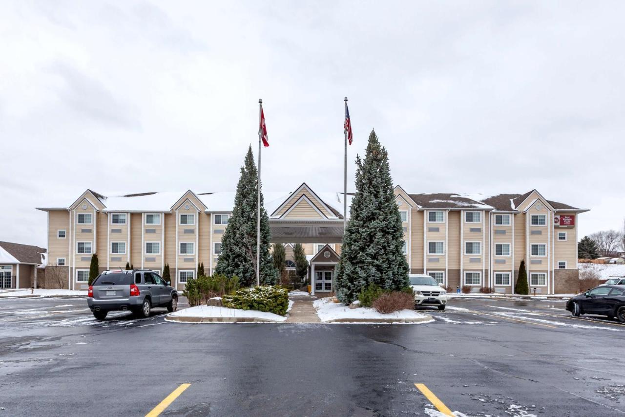 Best Western Plus Woodstock Inn & Suites Екстер'єр фото