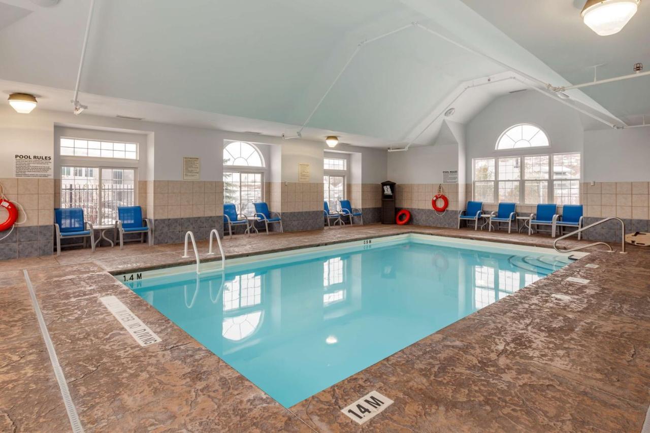 Best Western Plus Woodstock Inn & Suites Екстер'єр фото