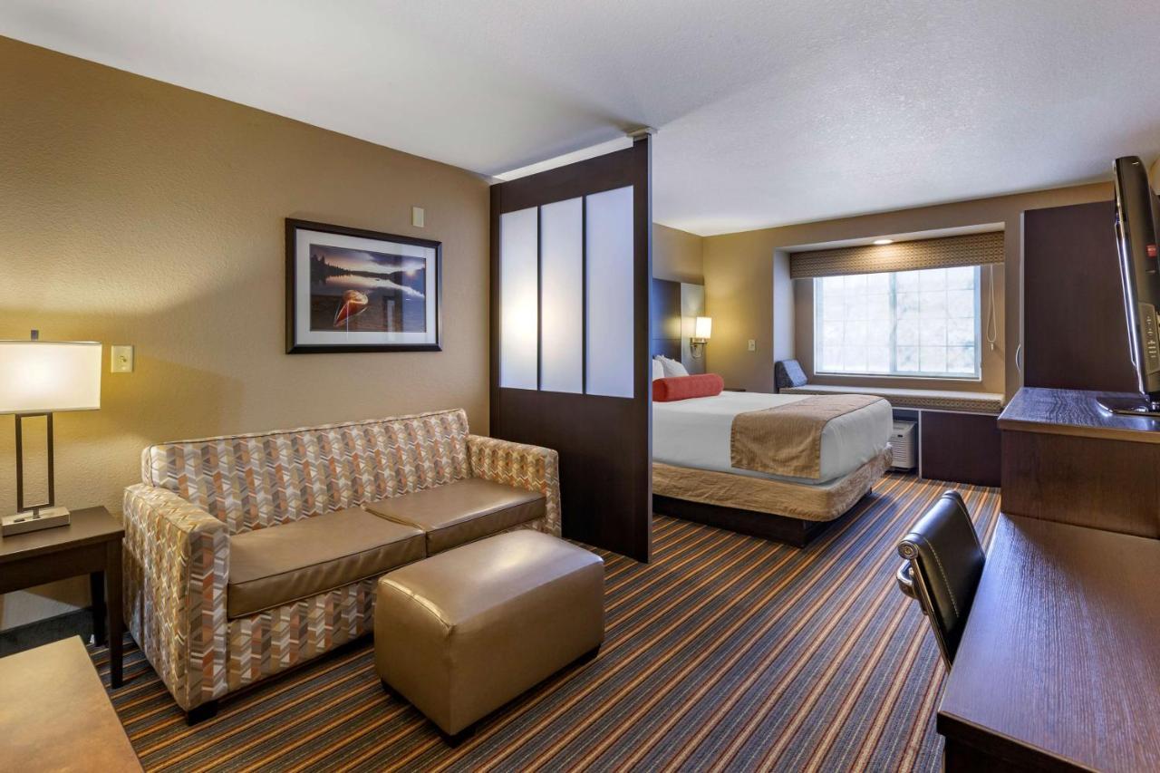 Best Western Plus Woodstock Inn & Suites Екстер'єр фото