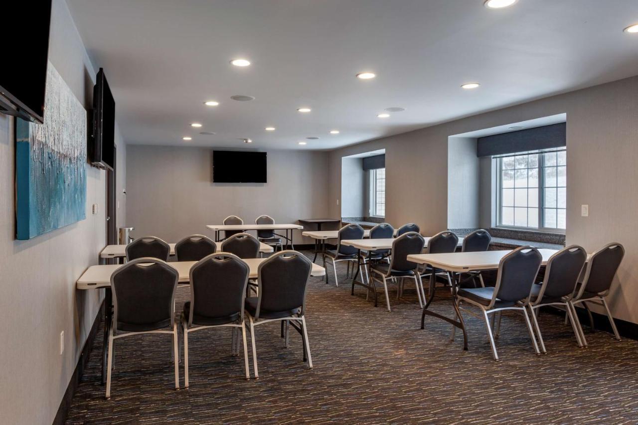 Best Western Plus Woodstock Inn & Suites Екстер'єр фото