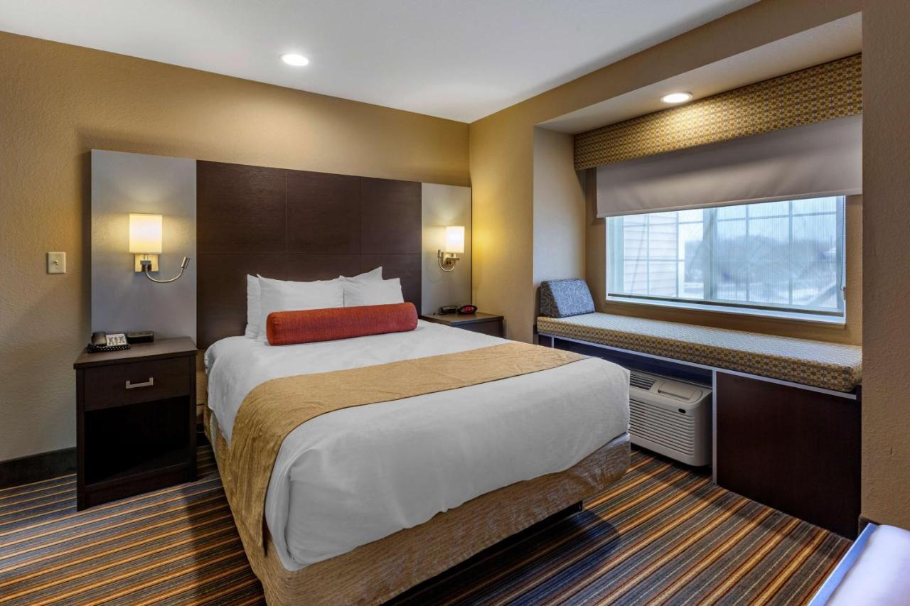 Best Western Plus Woodstock Inn & Suites Екстер'єр фото