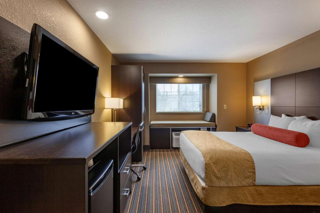 Best Western Plus Woodstock Inn & Suites Екстер'єр фото