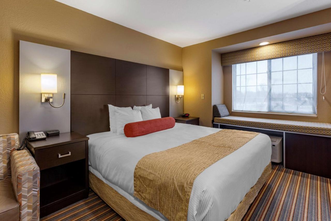 Best Western Plus Woodstock Inn & Suites Екстер'єр фото