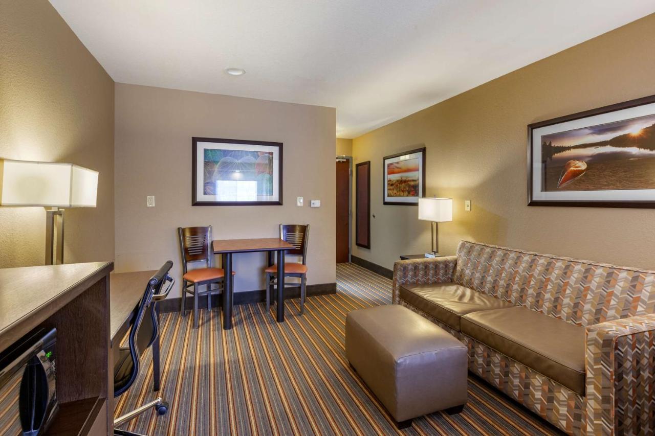 Best Western Plus Woodstock Inn & Suites Екстер'єр фото