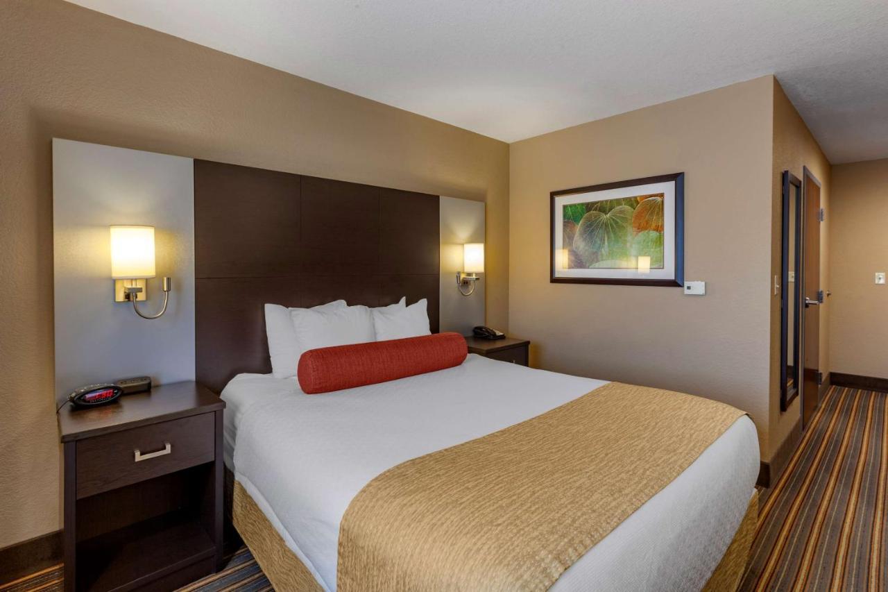 Best Western Plus Woodstock Inn & Suites Екстер'єр фото