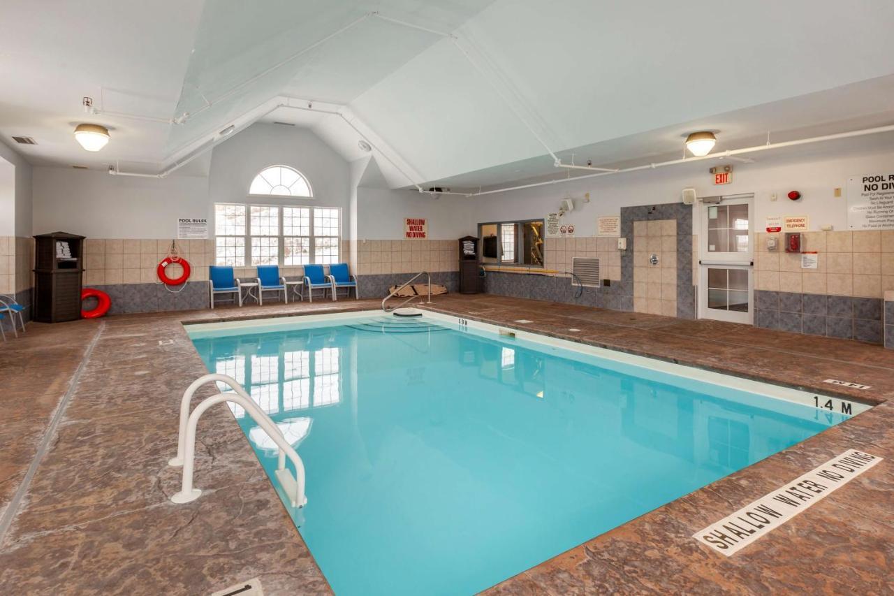 Best Western Plus Woodstock Inn & Suites Екстер'єр фото