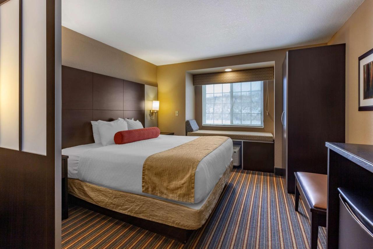Best Western Plus Woodstock Inn & Suites Екстер'єр фото