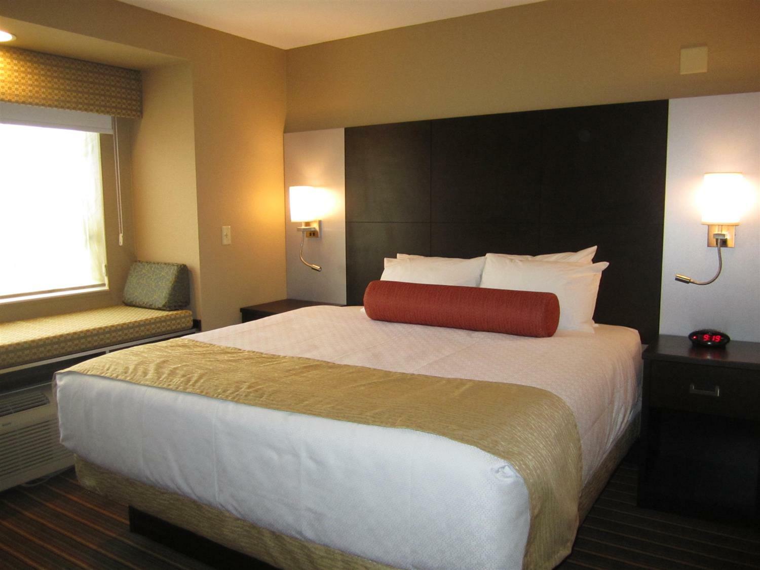 Best Western Plus Woodstock Inn & Suites Екстер'єр фото